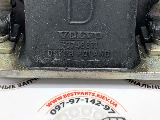 30748811 Опора (подушка) двигателя правая Volvo XC90 (-14)