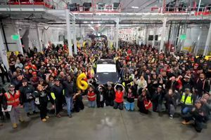 6-мільйонний електричний Tesla зійшов з конвеєра