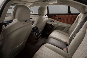 Bentley Flying Spur получил возможность установки инновационной деревянной 3D-отделки