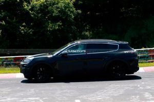 Bentley тестує новий кросовер, але в кузові Porsche