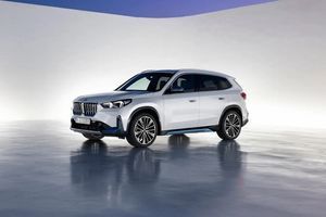 BMW тимчасово призупиняє випуск електрокросоверів iX1