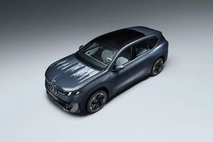 BMW выпустили новый кроссовер с экраном на капоте