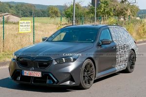 До премьеры обнаружили прототип BMW M5 Touring