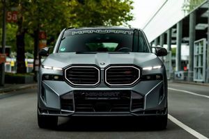 Дороблений BMW XM зміг розвинути 900 кінських сил