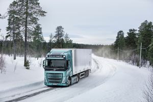 Електричну вантажівку Volvo випробували в екстремальних зимових умовах