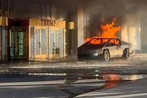 Електропікап Tesla Cybertruck вибухнула у Лас-Вегасі