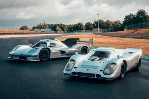 Гоночний Porsche адаптували для цивільних доріг