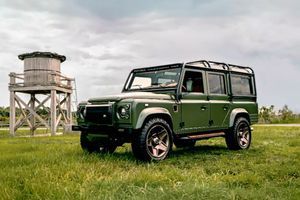 Класичному Land Rover прокачали дизайн і віддачу