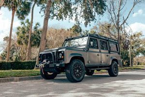 Классический Defender перевели на электротягу