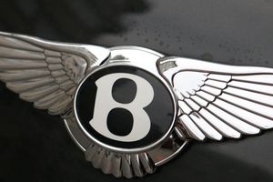 Компанія Bentley випустить новий кросовер замість обіцяного седана