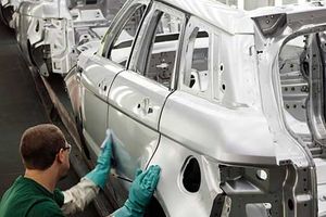 Компанія Land Rover зупинить кілька заводів Jaguar