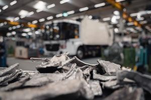 Mercedes-Benz соберет грузовик из переработанных материалов