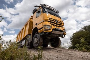 Mercedes-Benz Trucks анонсировал обновление крупной фирменной техники