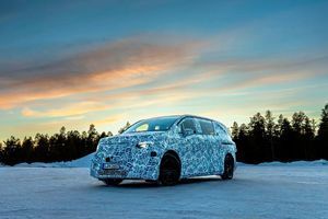 Mercedes вивів на заполярні тести MPV