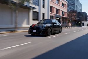 MINI Cooper S получил спецверсию с элементами JCW
