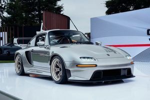 На автофестивале показали уникальный рестомод Porsche 911