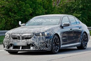 На дорожных тестах замечен новый заряженный седан BMW M5