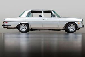 На продажу выставлен очень дорогой Mercedes-Benz