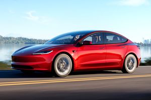 Новая версия Tesla Model 3 с большим запасом хода