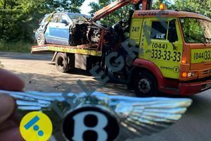 Новий Bentley Bentayga розбився в Києві після покупки