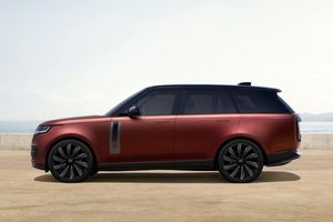 Новий гібридний Range Rover отримає великий запас ходу