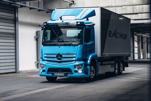 Офіційна прем'єра електричного вантажівка Mercedes-Benz actros