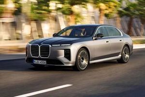 Официально выпустили обновленный флагманский седан BMW 7 Series