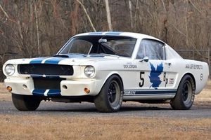 Пара раритетных Ford Mustang 1965 года продана на аукционе за $3,85 млн