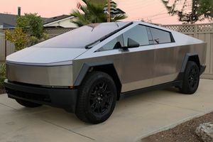 Перша аварія Tesla Cybertruck в Україні