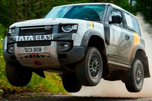 Показали новую модификацию Land Rover Defender для бездорожья
