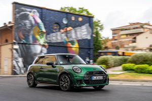 Показали спортивну версію Mini Cooper S