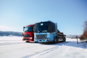 Полностью электрические грузовики Mercedes-Benz испытали зимой