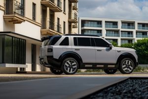 Представлен мощный гибридный кроссовер Freelander 8 с отдачей 818 сил
