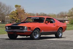 Раритетный Ford Mustang 1970 года разбили во время торгов на аукционе