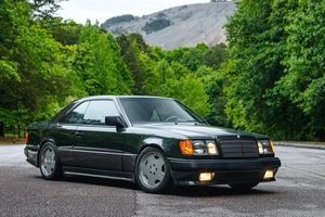 Рідкісне купе Mercedes-Benz W124 AMG оцінили в 900 000 доларів