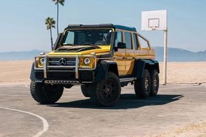 Шестиколісний Mercedes G-Class з України продають у США