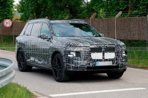 Наступне покоління BMW X7 помітили на польових тестах