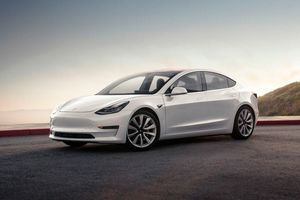 Tesla запустила продаж бюджетних Model 3 і Model Y