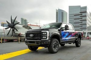 Важкі пікапи Ford Super Duty отримали ювілейний пакет Proud to Honor