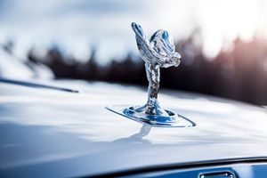 У «Духа экстаза» Rolls-Royce юбилей