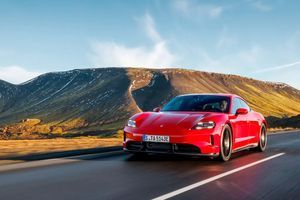 У сімействі Porsche Taycan з'явилися 3 нові версії