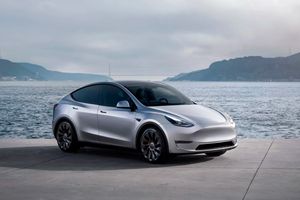 Впервые показали салон новой Tesla Model Y