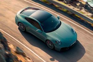 Випустили оновлений Porsche 911 Carrera 4S з повним приводом