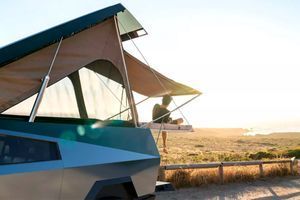 З Tesla Cybertruck створили комфортний будинок на колесах