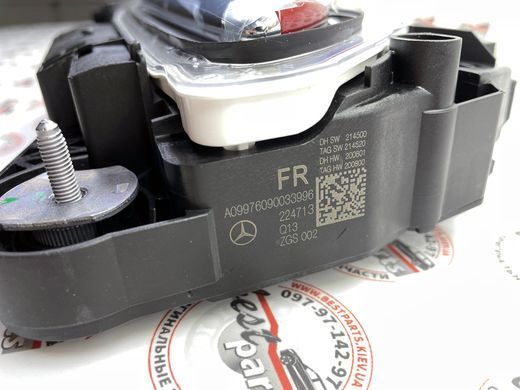 A09976090033996, A 099 760 90 03 3996 Ручка передніх правих дверей зовнішня у зборі, з підсвічуванням та Keyless-Go, пофарбована "Hyacinth Red Met." Mercedes AMG-GT R190 / S W223 / SL R232 / EQE X294/V295 / EQS X296/V297