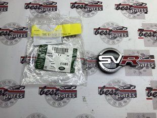 LR066553 Емблема (шильдик) в решітку радіатора "SVR" Range Rover Sport L494