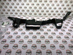 LR013864 Кронштейн переднього бампера правий Range Rover Sport L320