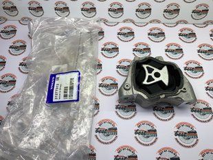 31277313 Подушка (опора) двигуна задня нижня Volvo XC70 (-16) / XC60 (-17) / V70 (-16) / V60 CC (-18) / V60 (-18) / S80 (-16) / S80L (-12) / S60 CC (-18) / S60 (-18)
