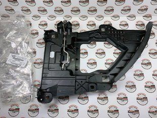 95863152201, 958 631 522 01 Кронштейн (крепление) правой фары Porsche Cayenne 958