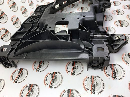 95863152201, 958 631 522 01 Кронштейн (крепление) правой фары Porsche Cayenne 958
